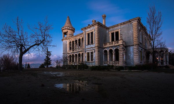 abandoned-house-sawfar-lebanon.jpg