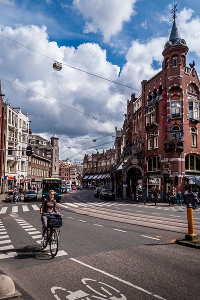 amsterdam-center-street-bike.jpg